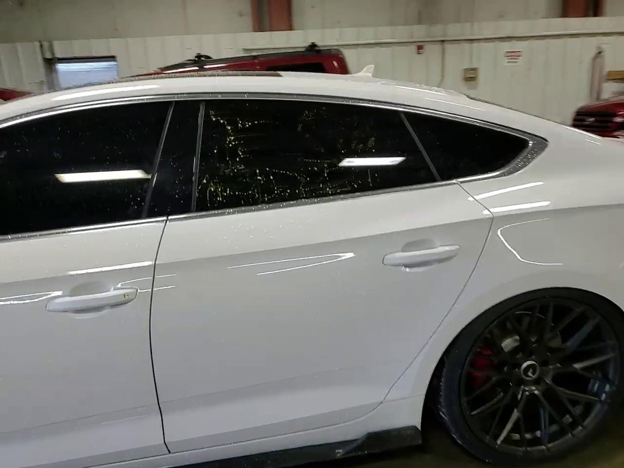 Фото: WAUC4CF52JA027019