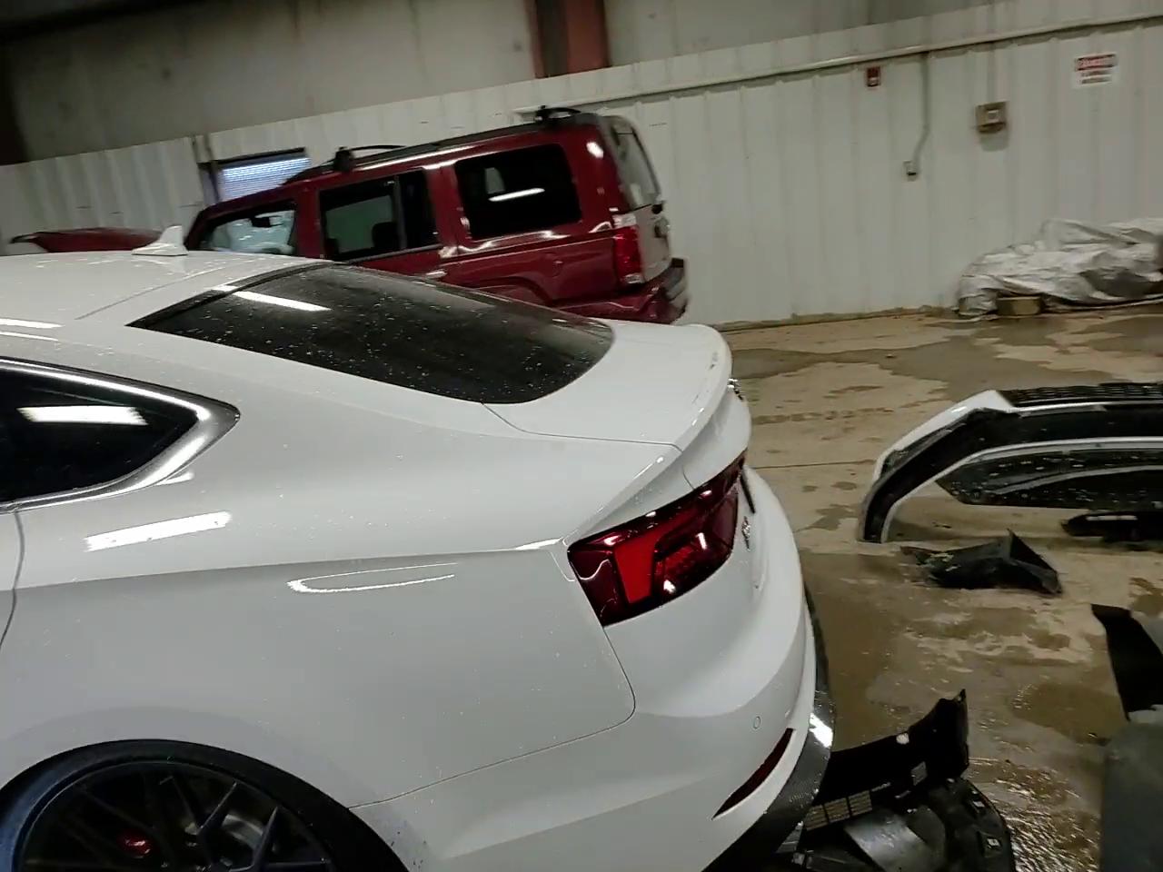 Фото: WAUC4CF52JA027019