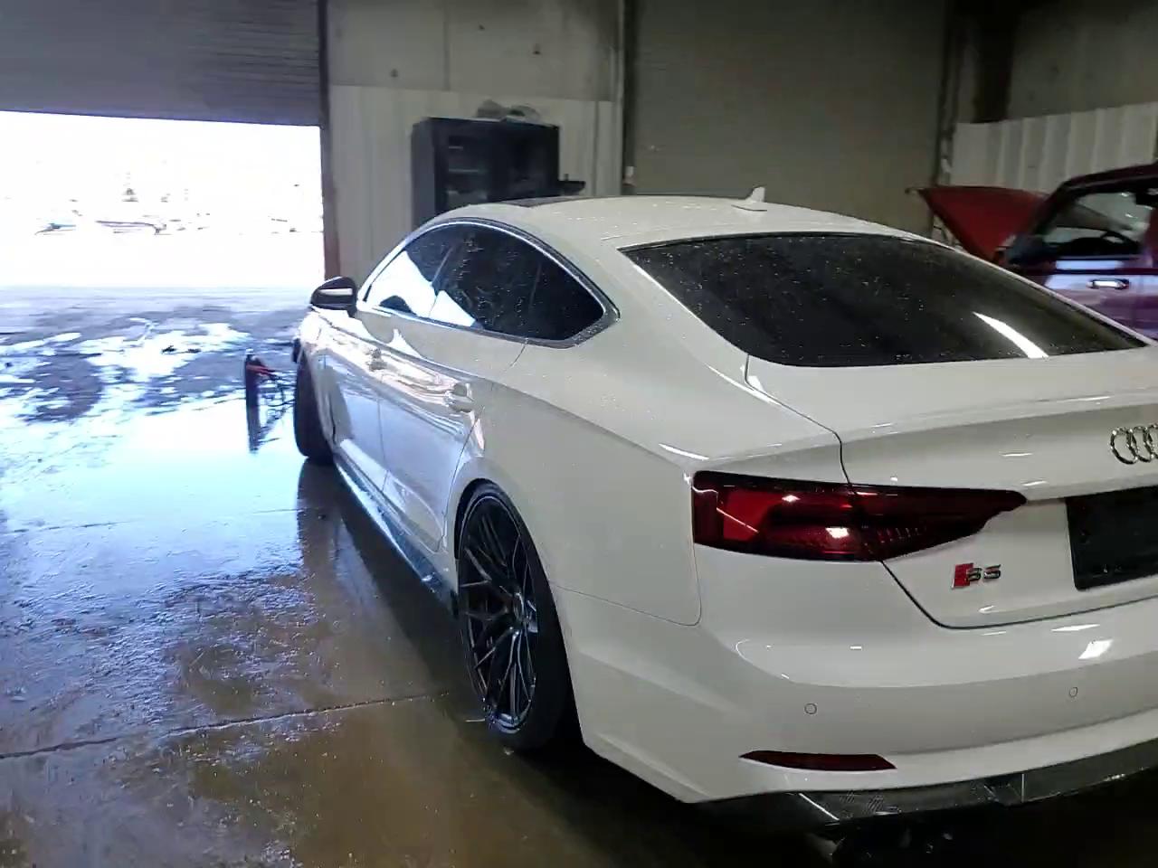 Фото: WAUC4CF52JA027019