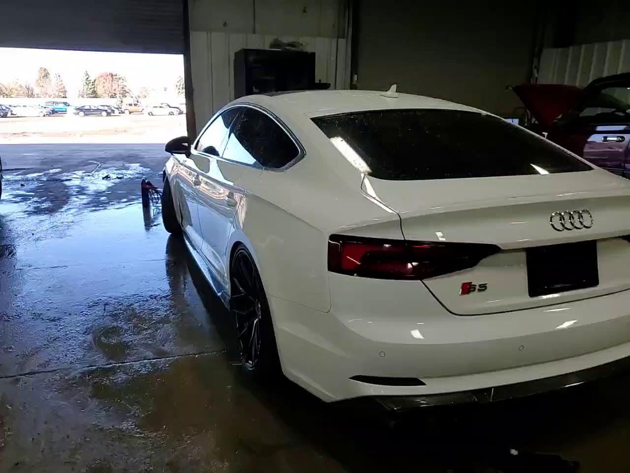 Фото: WAUC4CF52JA027019