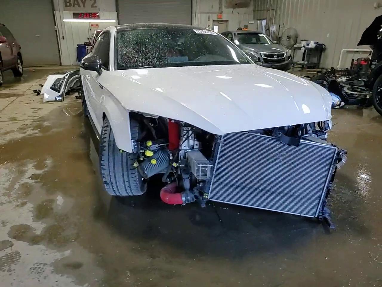 Фото: WAUC4CF52JA027019