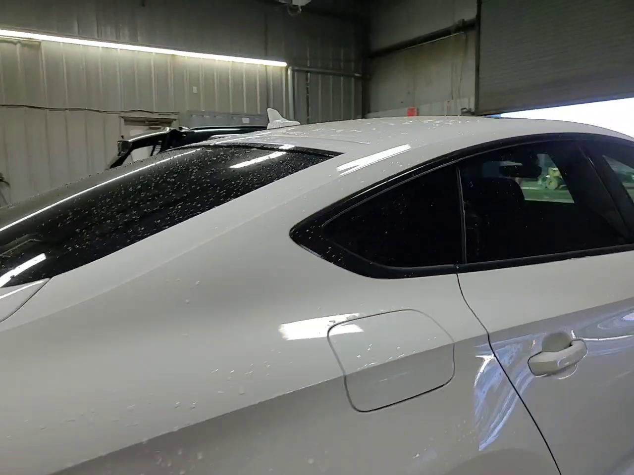 Фото: WAUC4CF52JA027019