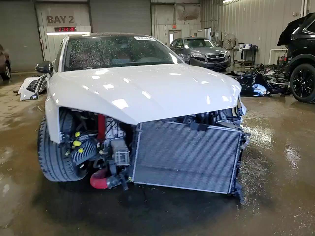 Фото: WAUC4CF52JA027019