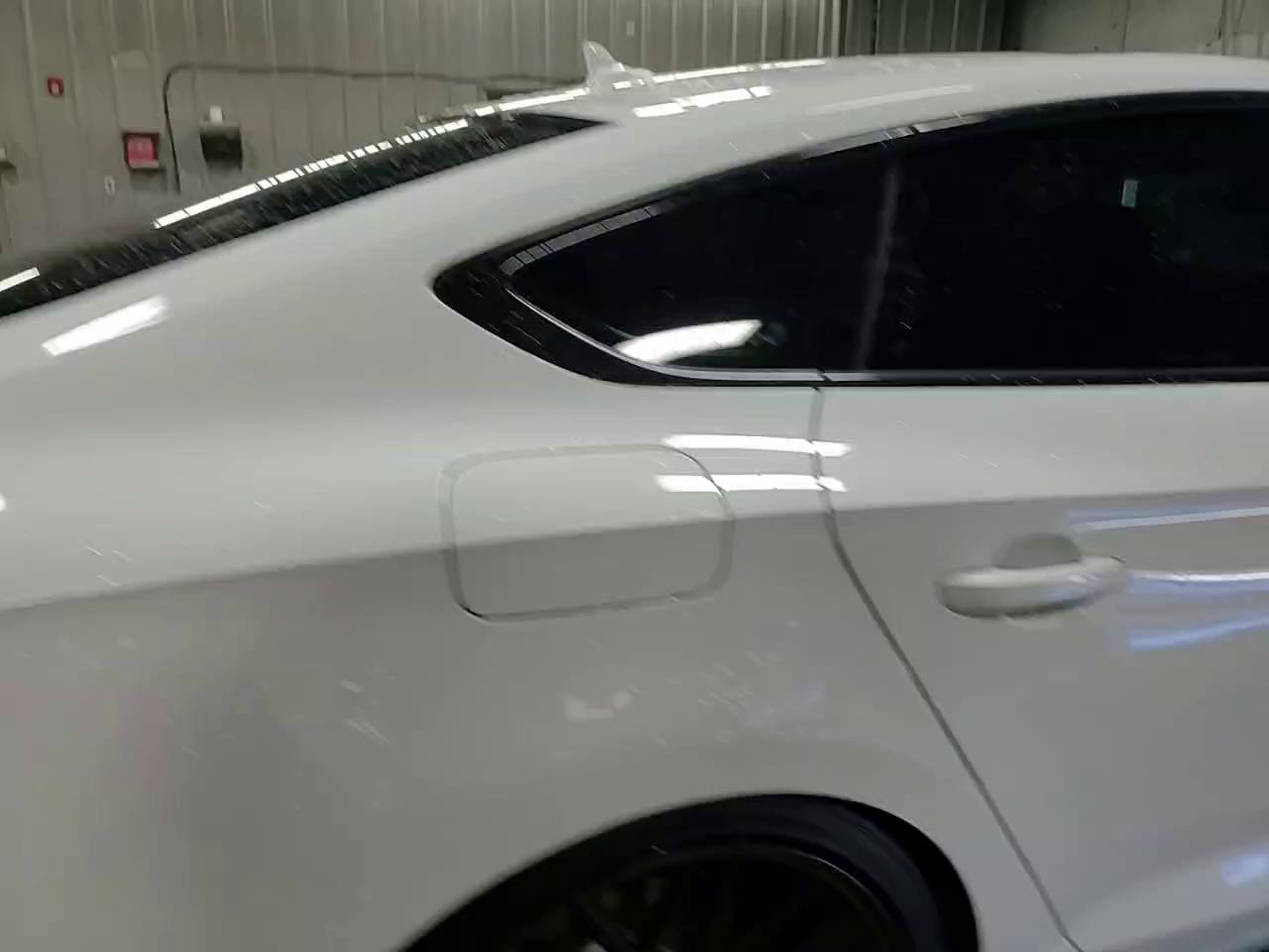 Фото: WAUC4CF52JA027019