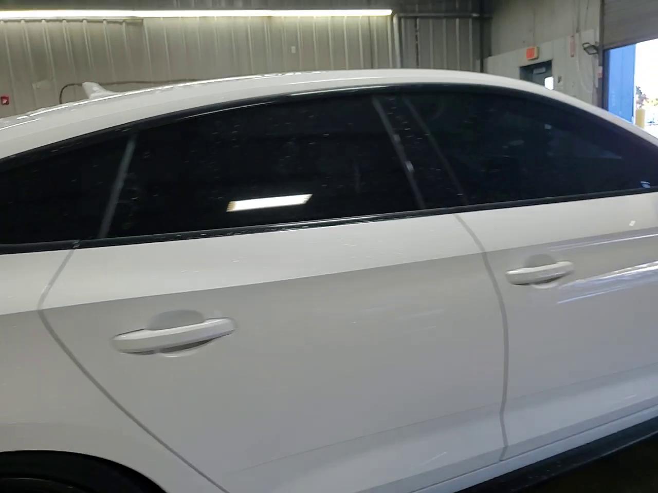 Фото: WAUC4CF52JA027019