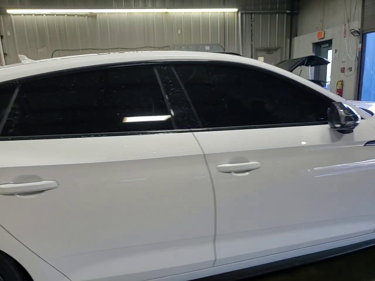 Фото: WAUC4CF52JA027019