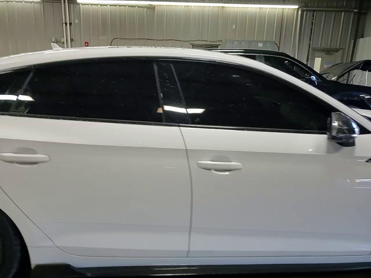 Фото: WAUC4CF52JA027019