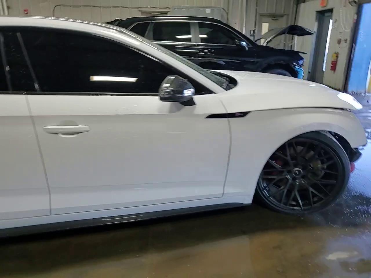 Фото: WAUC4CF52JA027019