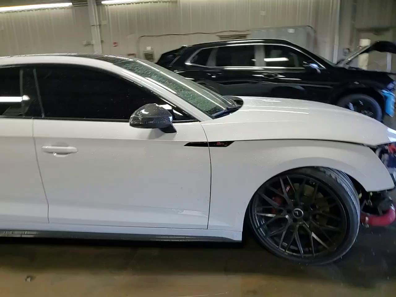 Фото: WAUC4CF52JA027019