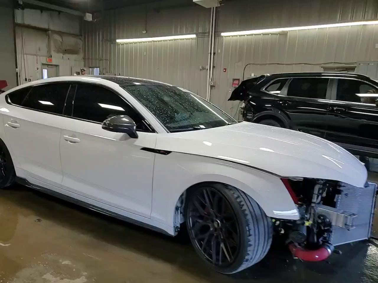 Фото: WAUC4CF52JA027019