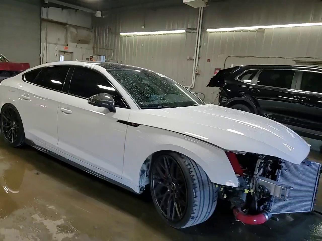 Фото: WAUC4CF52JA027019