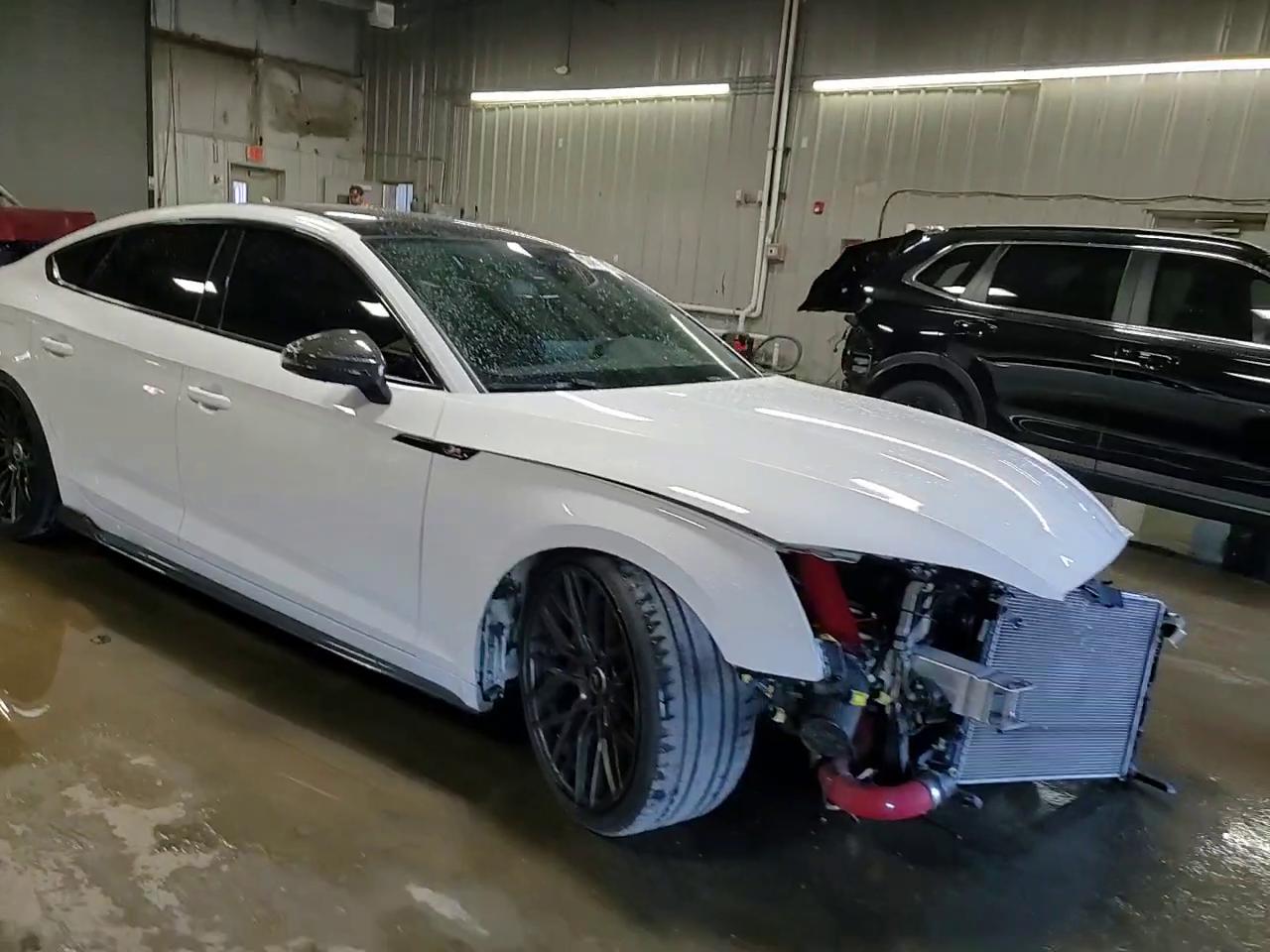 Фото: WAUC4CF52JA027019