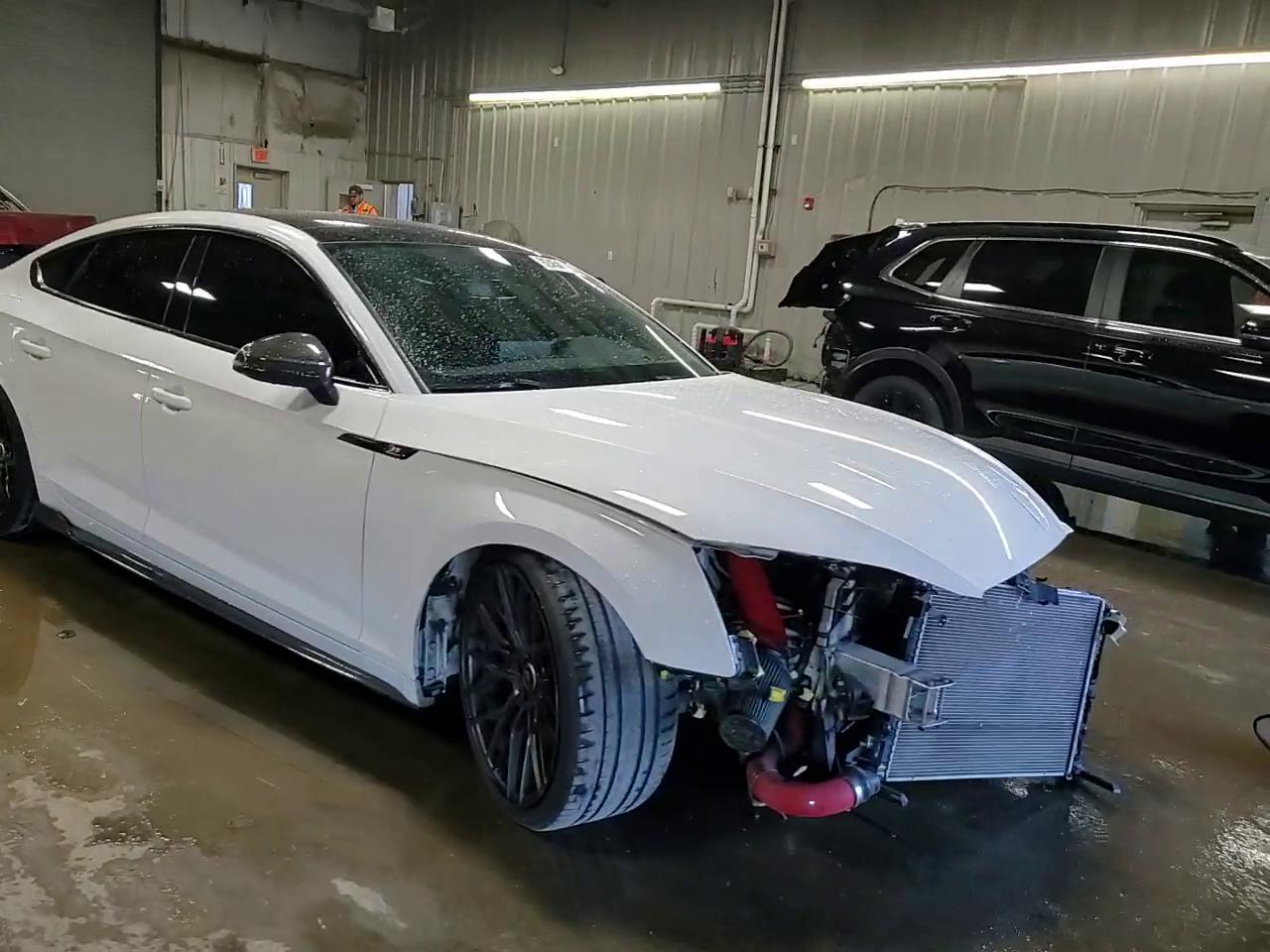 Фото: WAUC4CF52JA027019