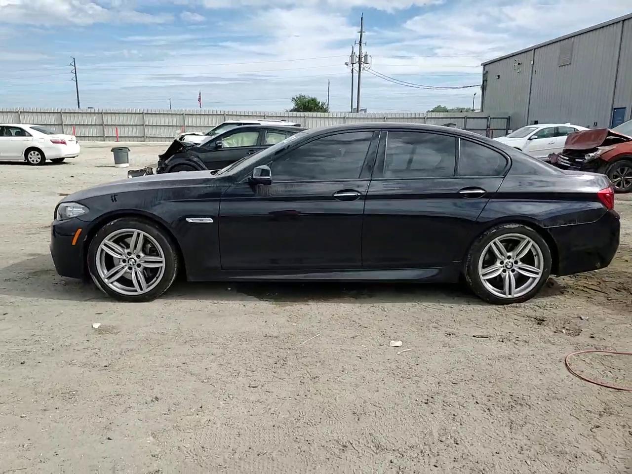 Фото: WBA5B1C50FG126448