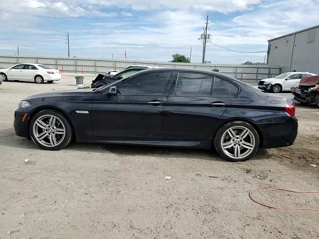 Фото: WBA5B1C50FG126448