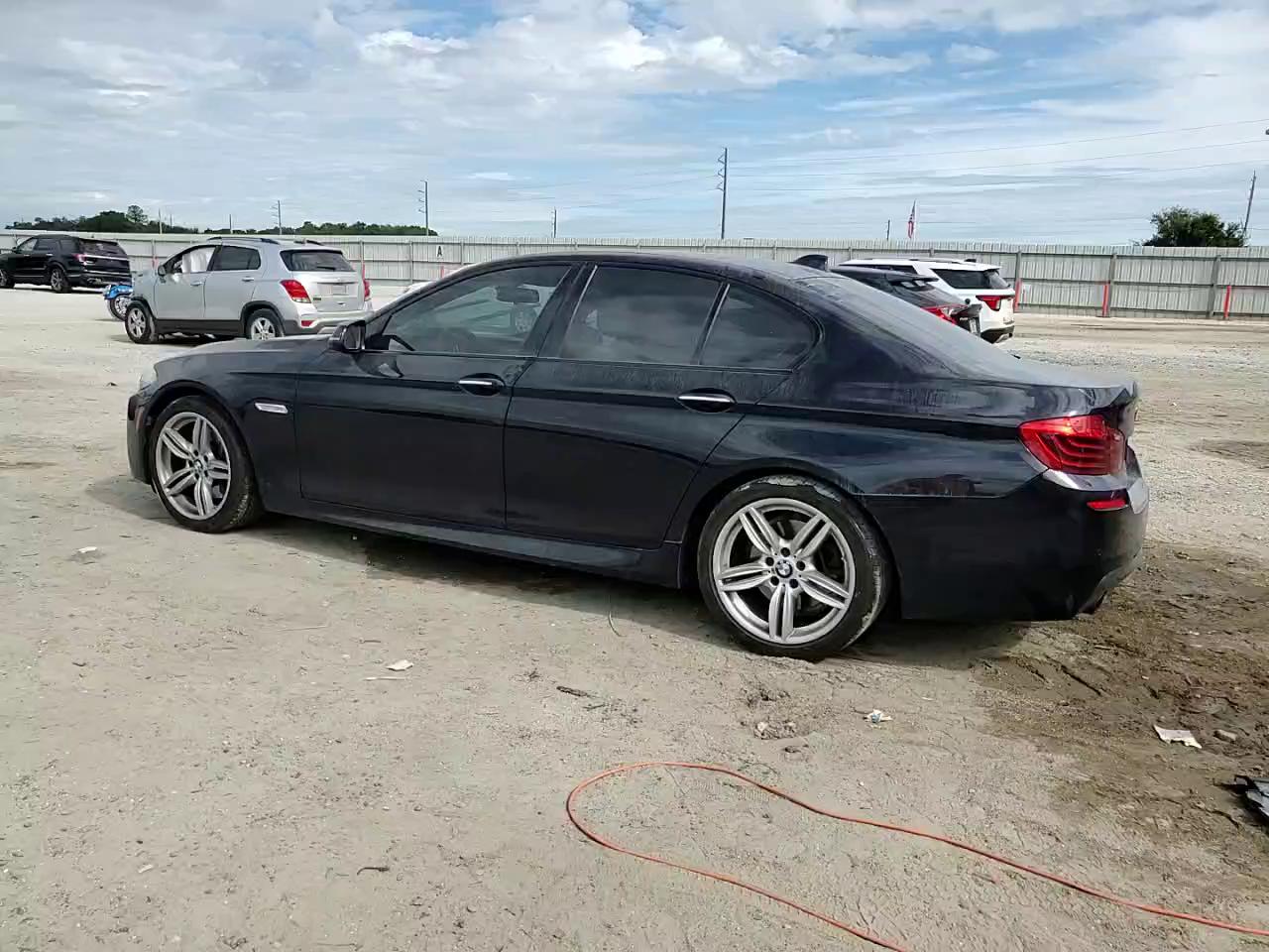 Фото: WBA5B1C50FG126448