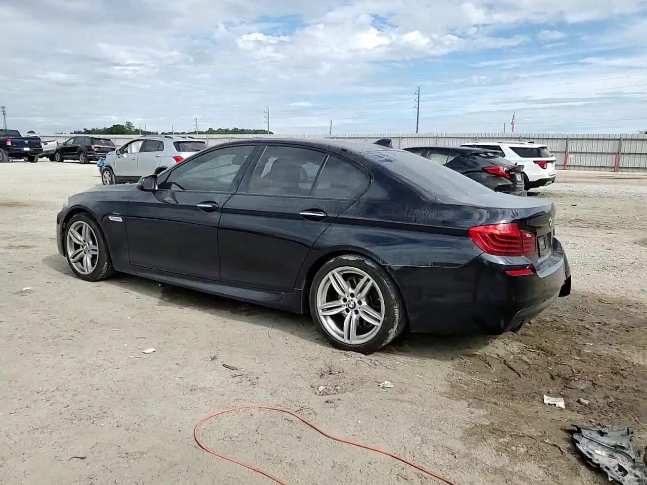 Фото: WBA5B1C50FG126448