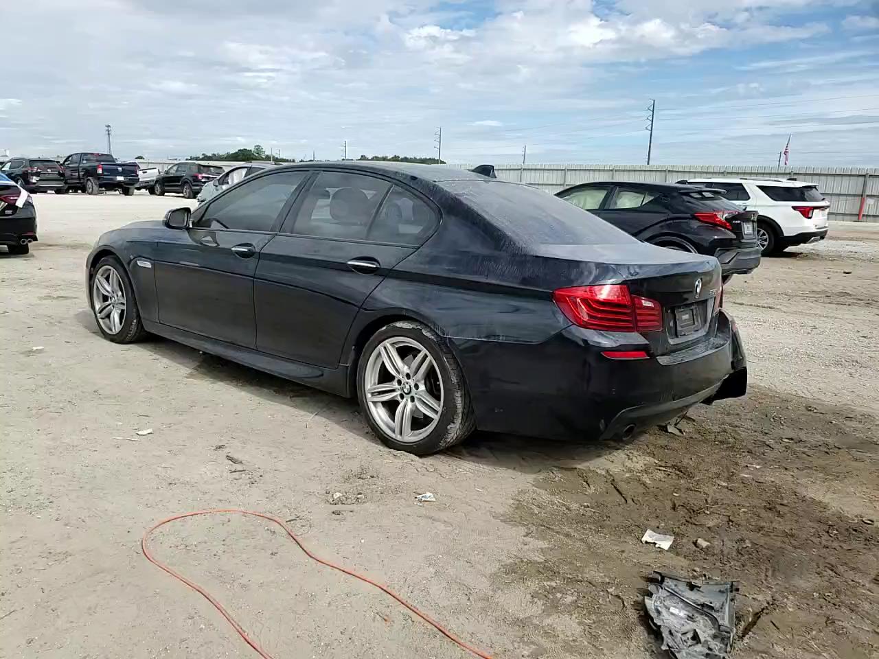 Фото: WBA5B1C50FG126448