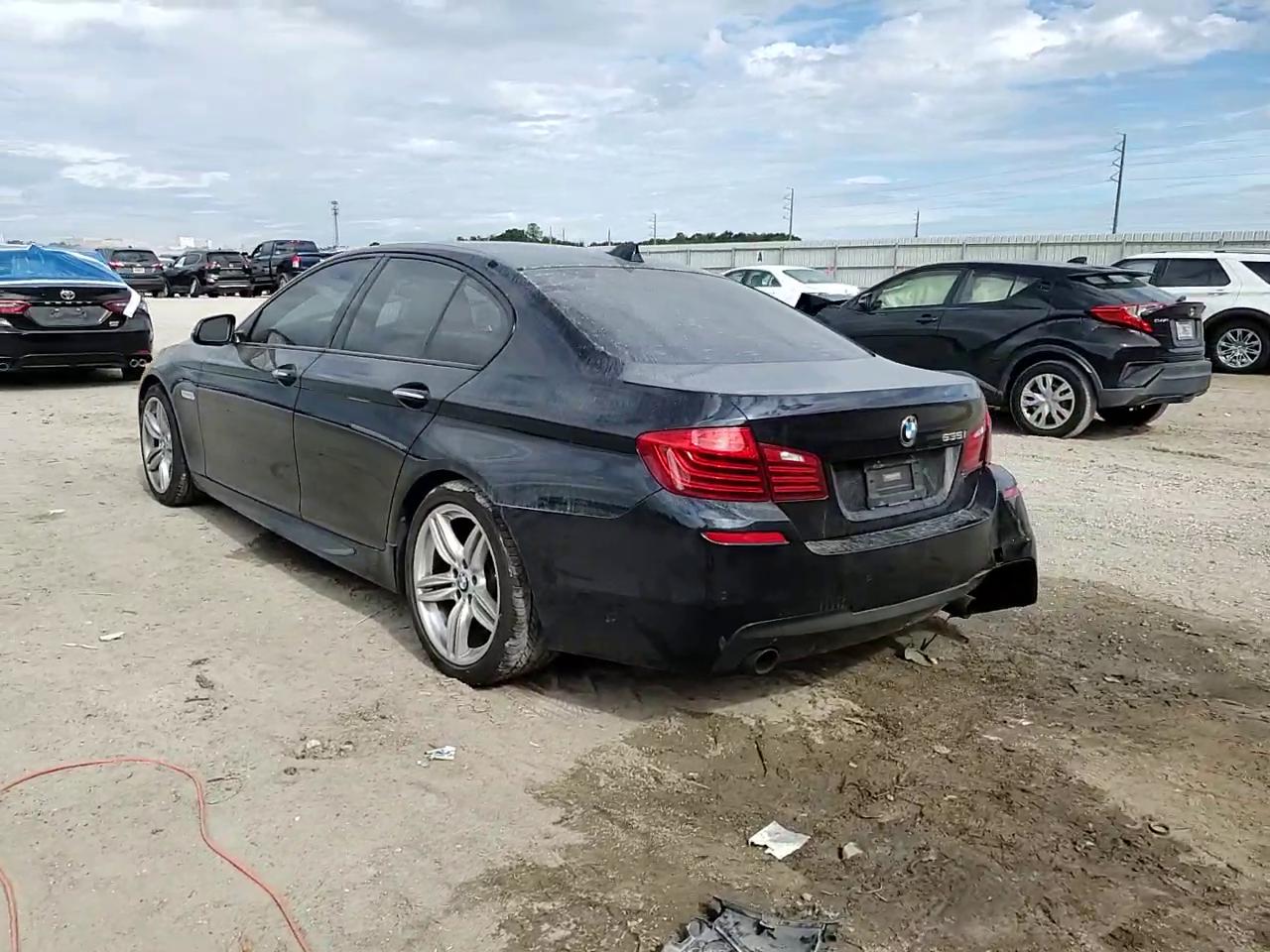 Фото: WBA5B1C50FG126448