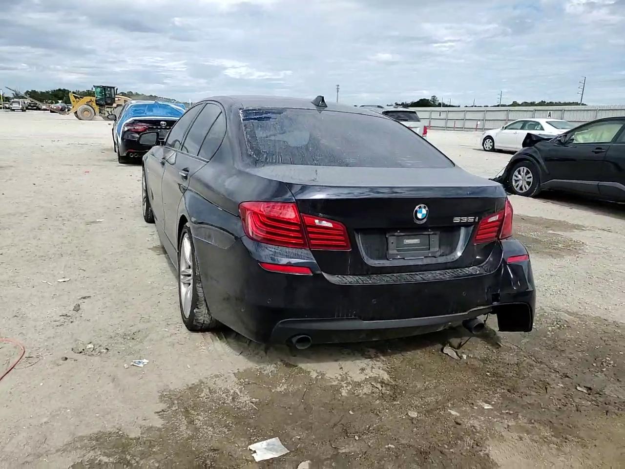 Фото: WBA5B1C50FG126448