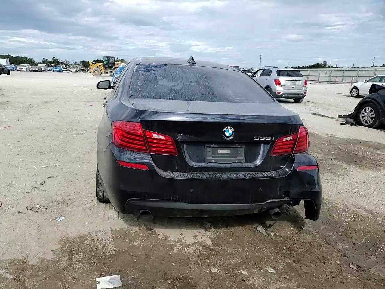 Фото: WBA5B1C50FG126448