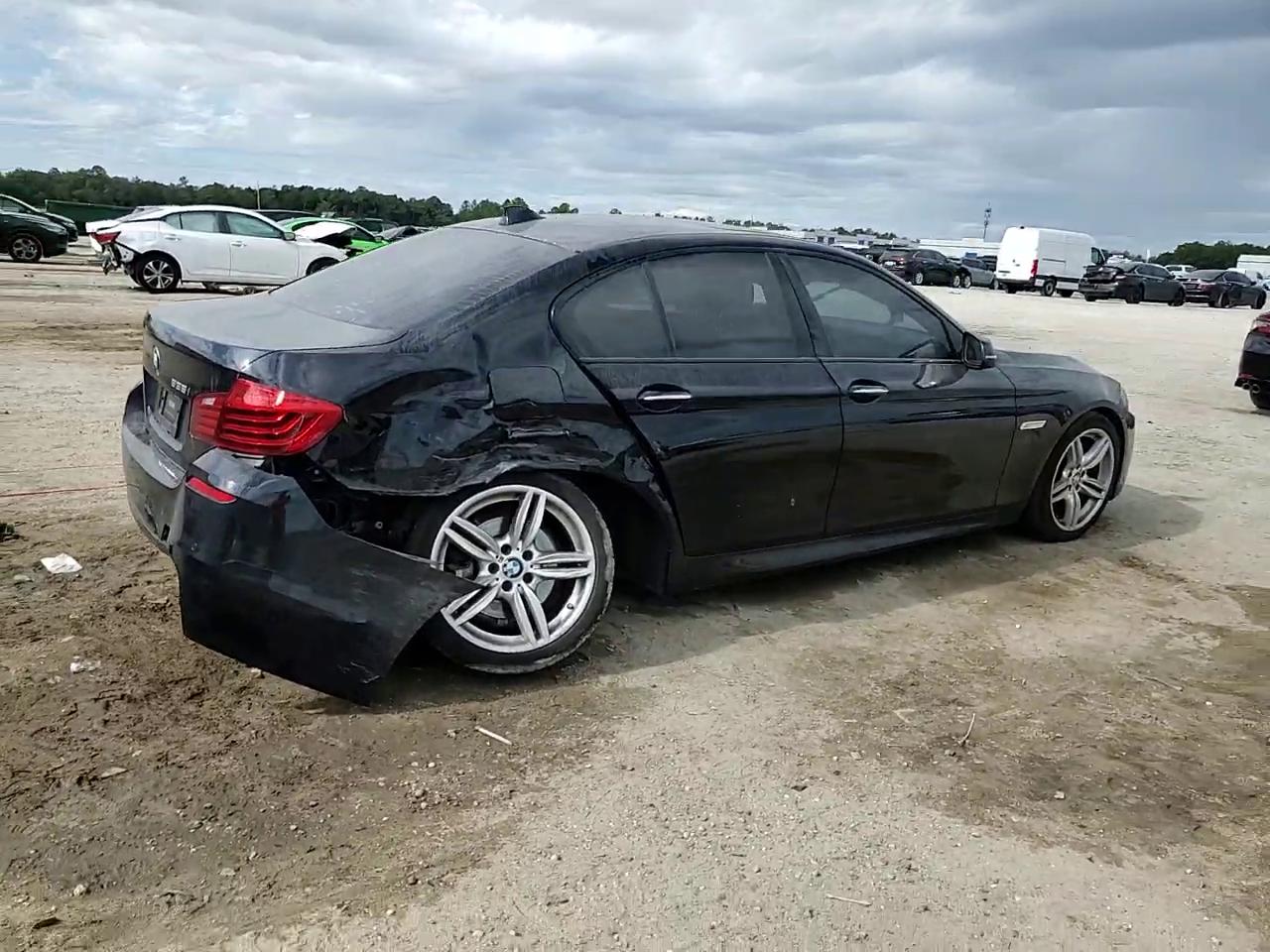 Фото: WBA5B1C50FG126448