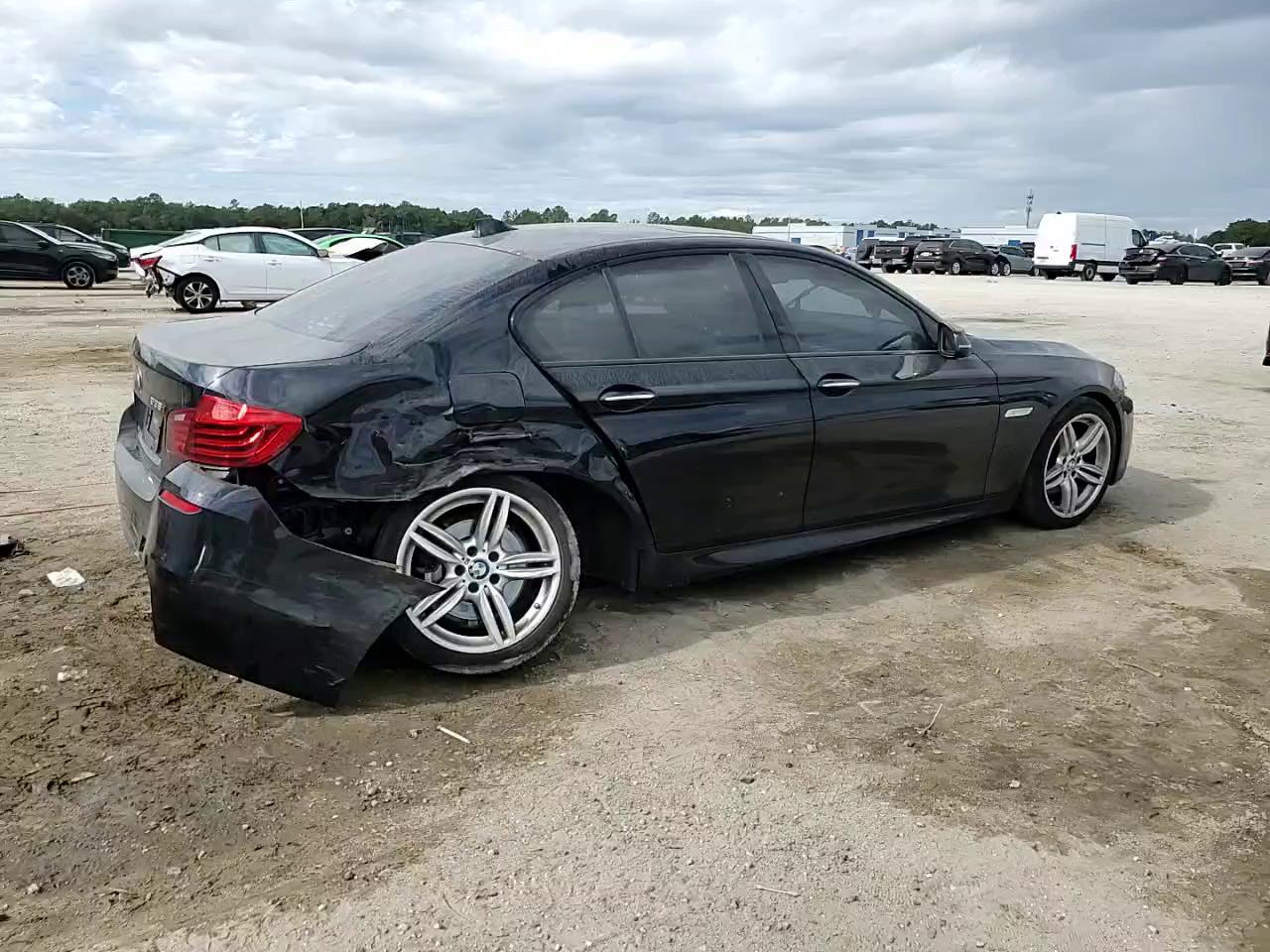 Фото: WBA5B1C50FG126448