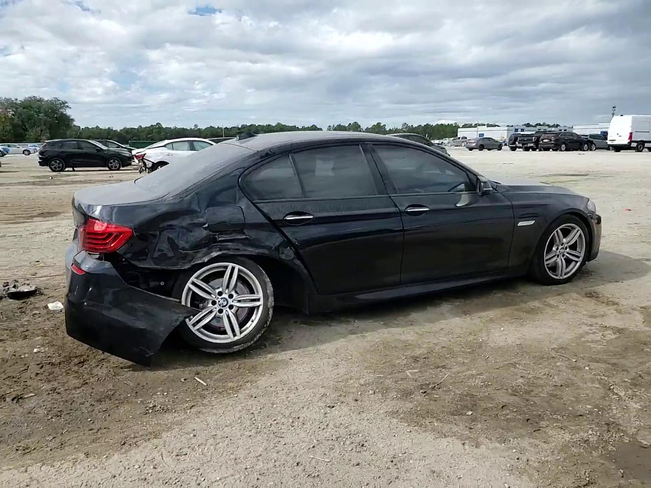 Фото: WBA5B1C50FG126448