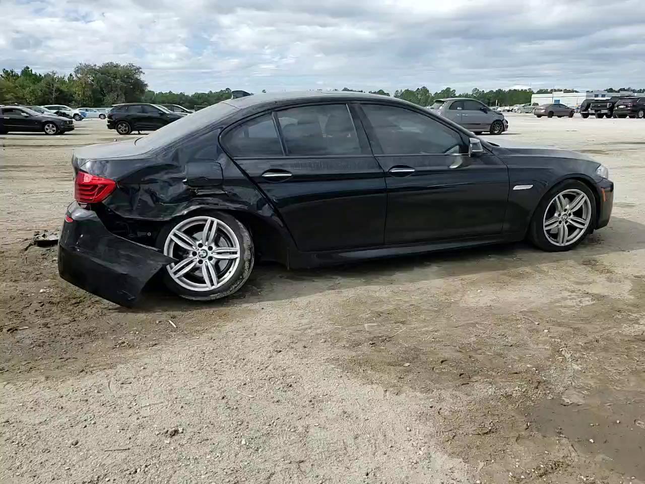 Фото: WBA5B1C50FG126448