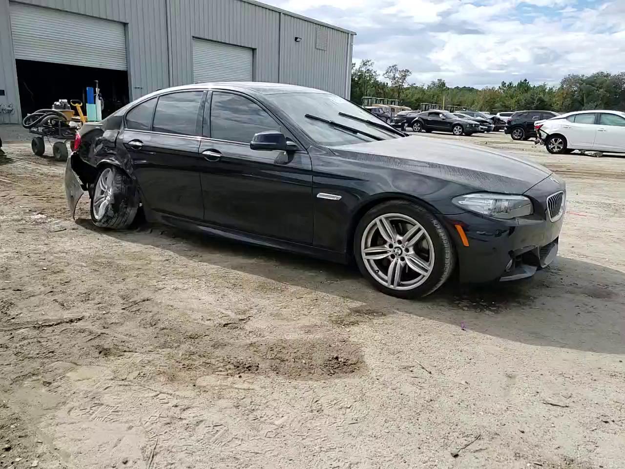 Фото: WBA5B1C50FG126448