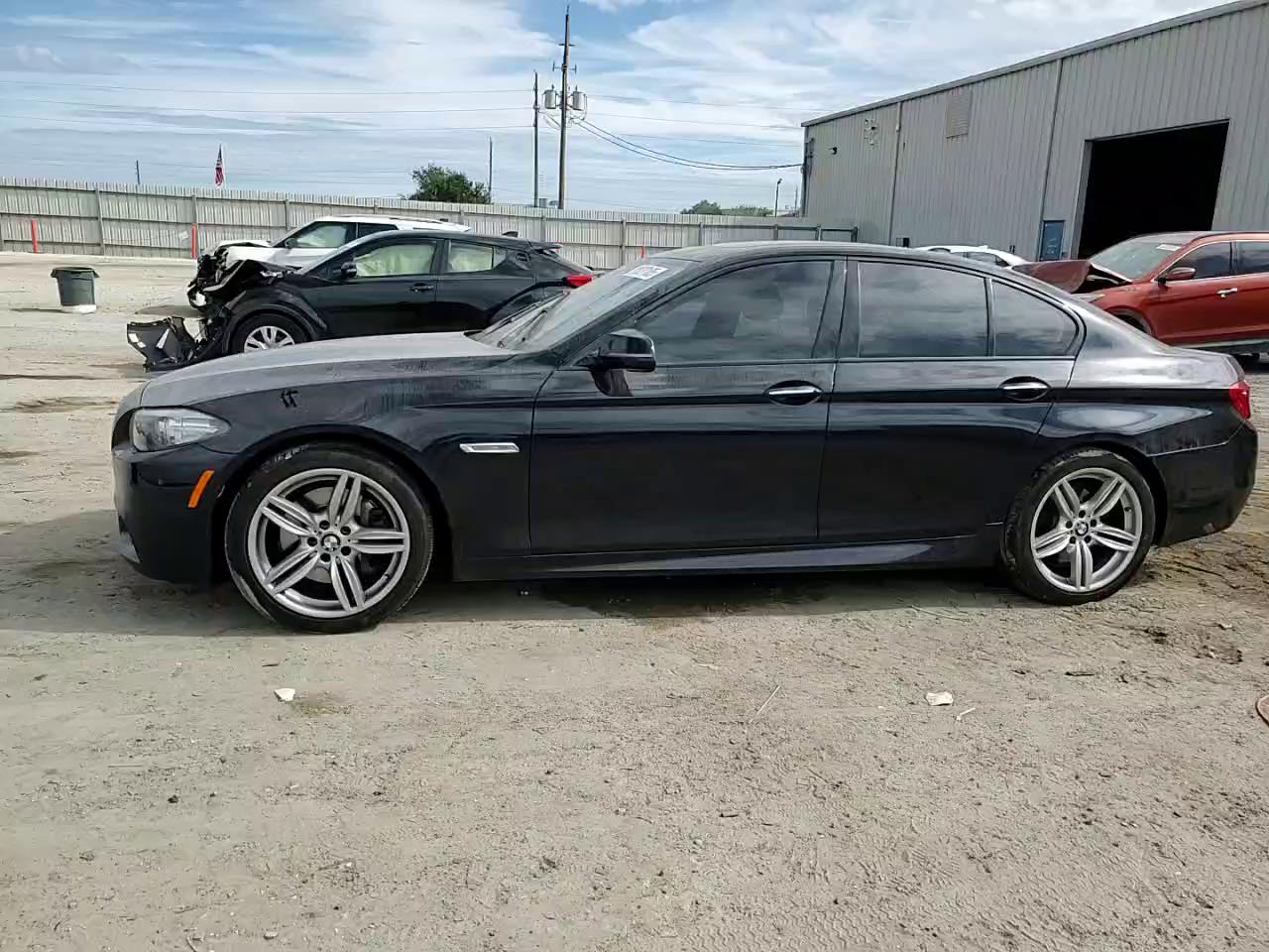 Фото: WBA5B1C50FG126448