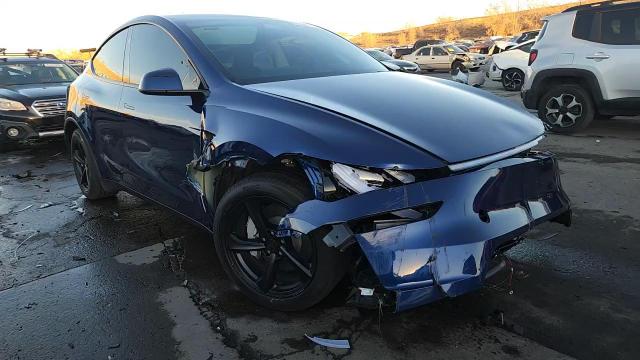 2026 Tesla Model Y VIN: 7SAYGDEEXTA440811 Lot: 92900005