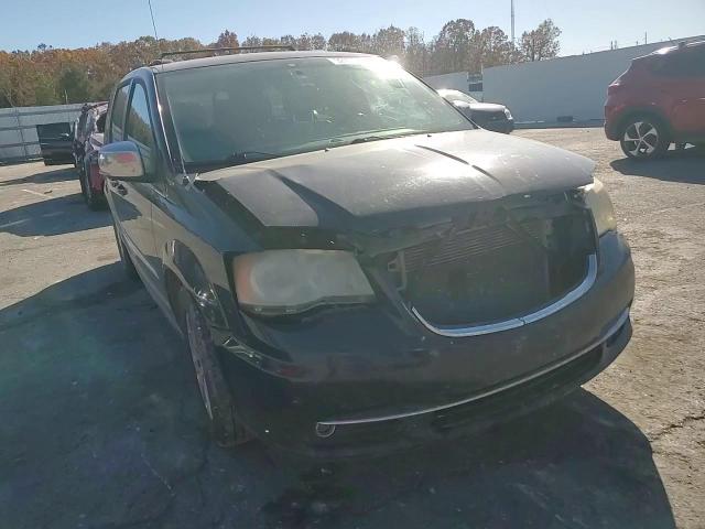 2011 Chrysler Town & Country Touring L VIN: 2A4RR8DG2BR713620 Lot: 92407445