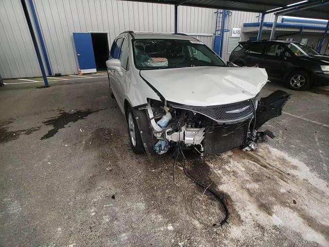 2017 Chrysler Pacifica Touring L VIN: 2C4RC1BG4HR794940 Lot: 93980245