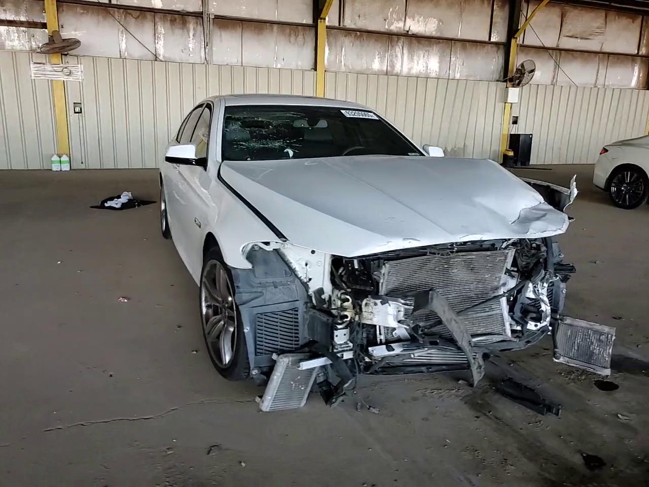 Фото: WBAFR7C57DC824966