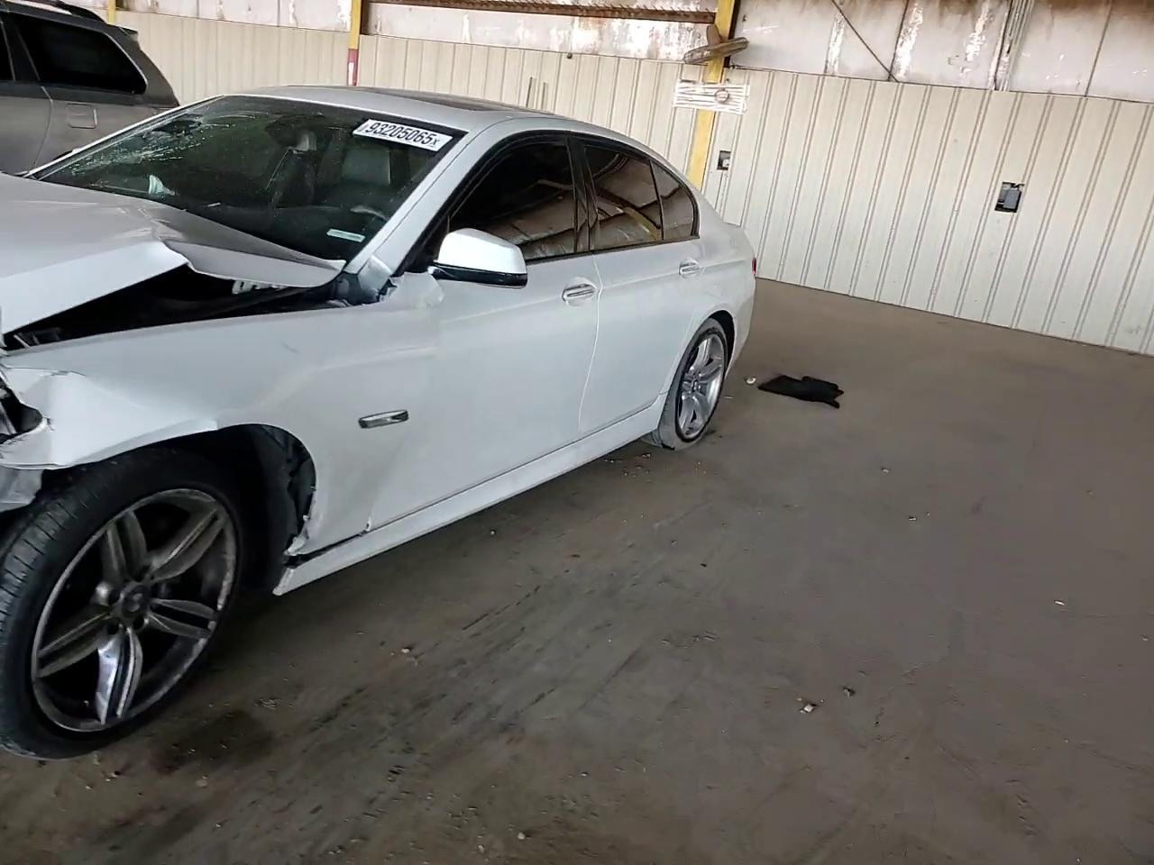 Фото: WBAFR7C57DC824966