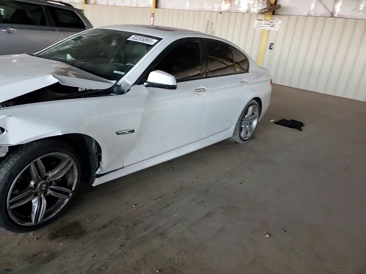 Фото: WBAFR7C57DC824966