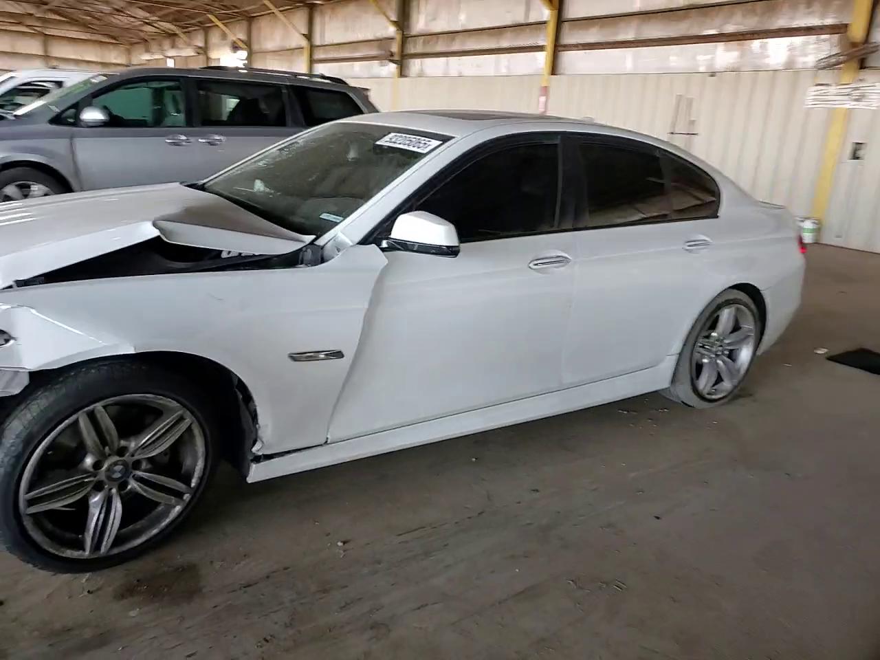 Фото: WBAFR7C57DC824966