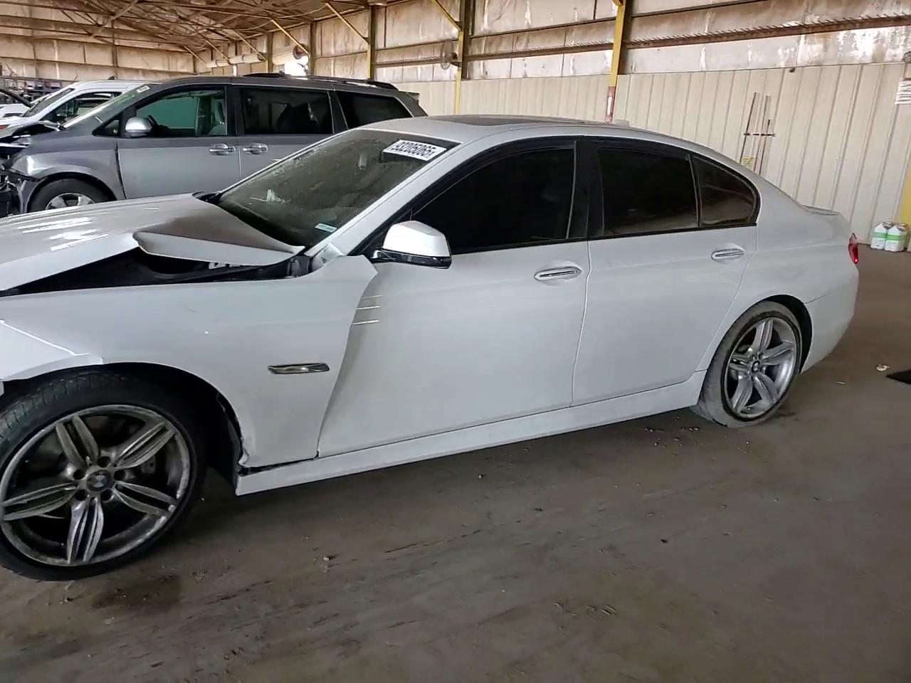 Фото: WBAFR7C57DC824966