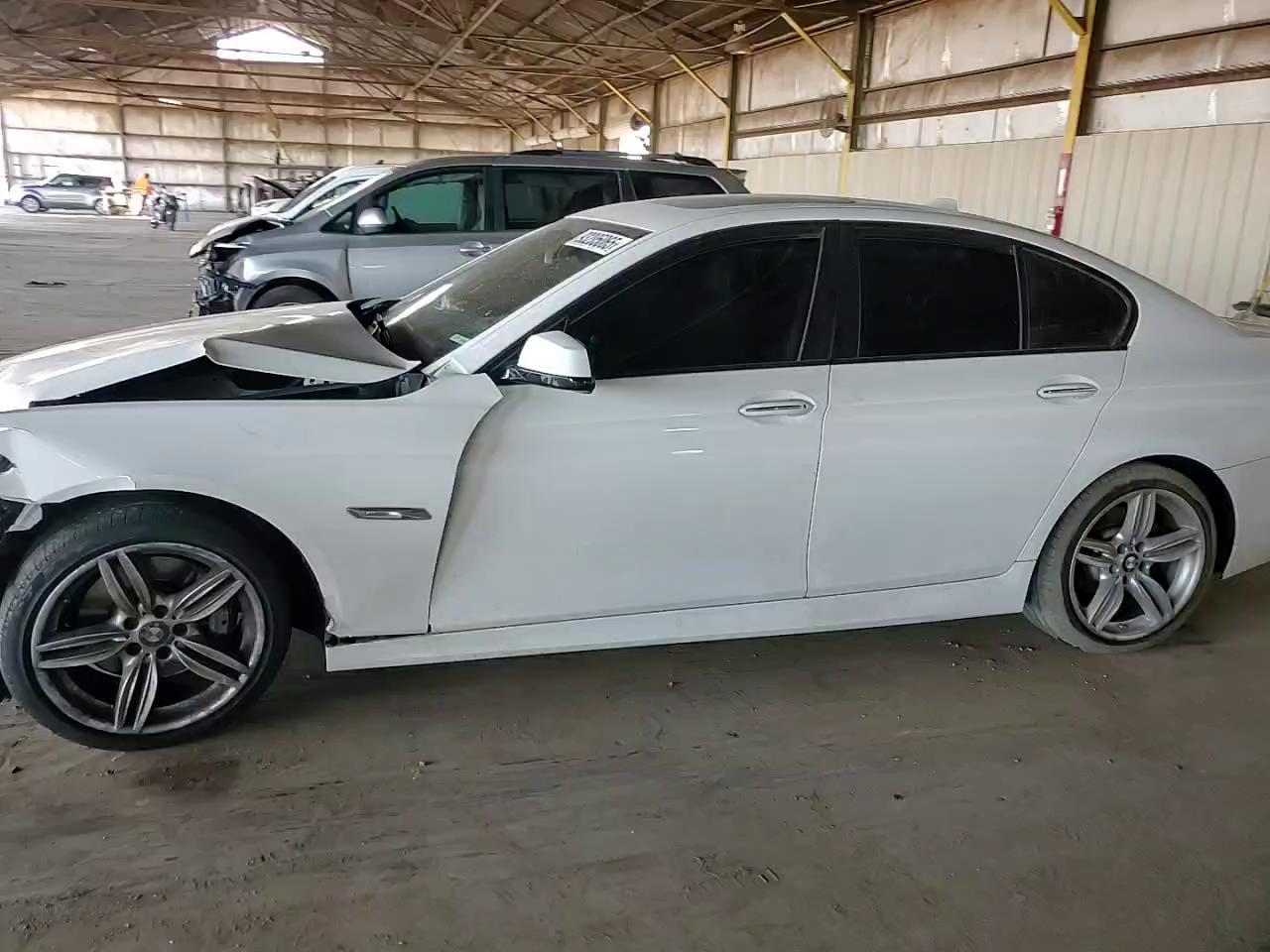 Фото: WBAFR7C57DC824966