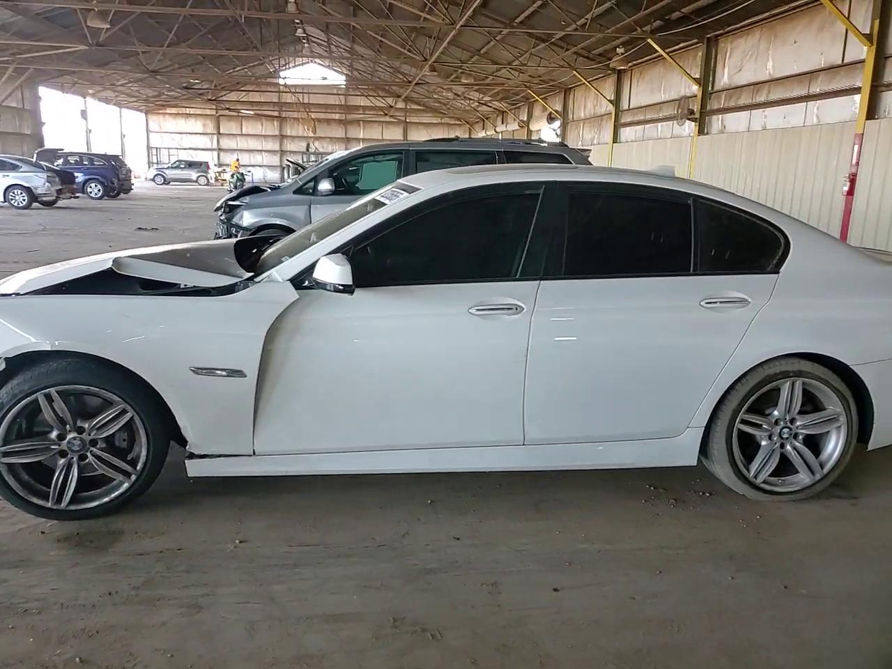 Фото: WBAFR7C57DC824966