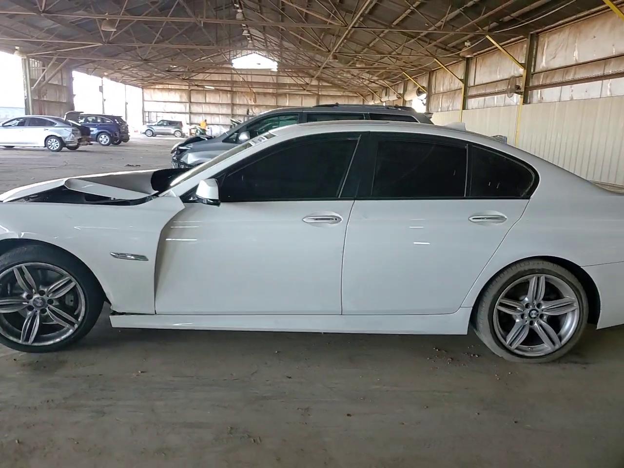 Фото: WBAFR7C57DC824966