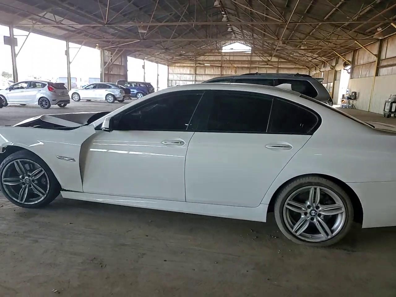 Фото: WBAFR7C57DC824966