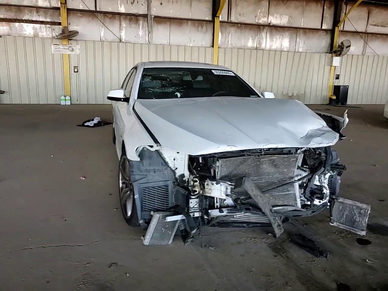 Фото: WBAFR7C57DC824966