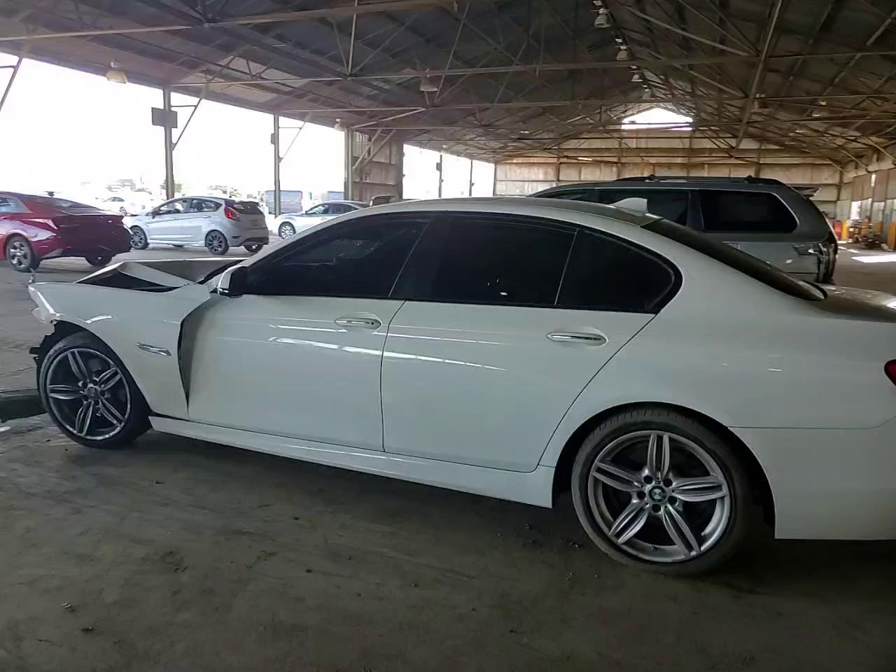 Фото: WBAFR7C57DC824966