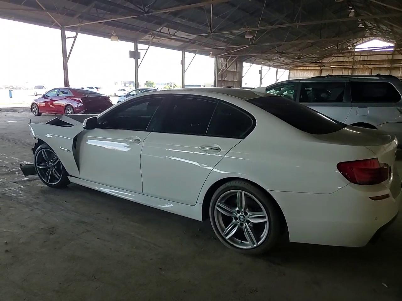 Фото: WBAFR7C57DC824966