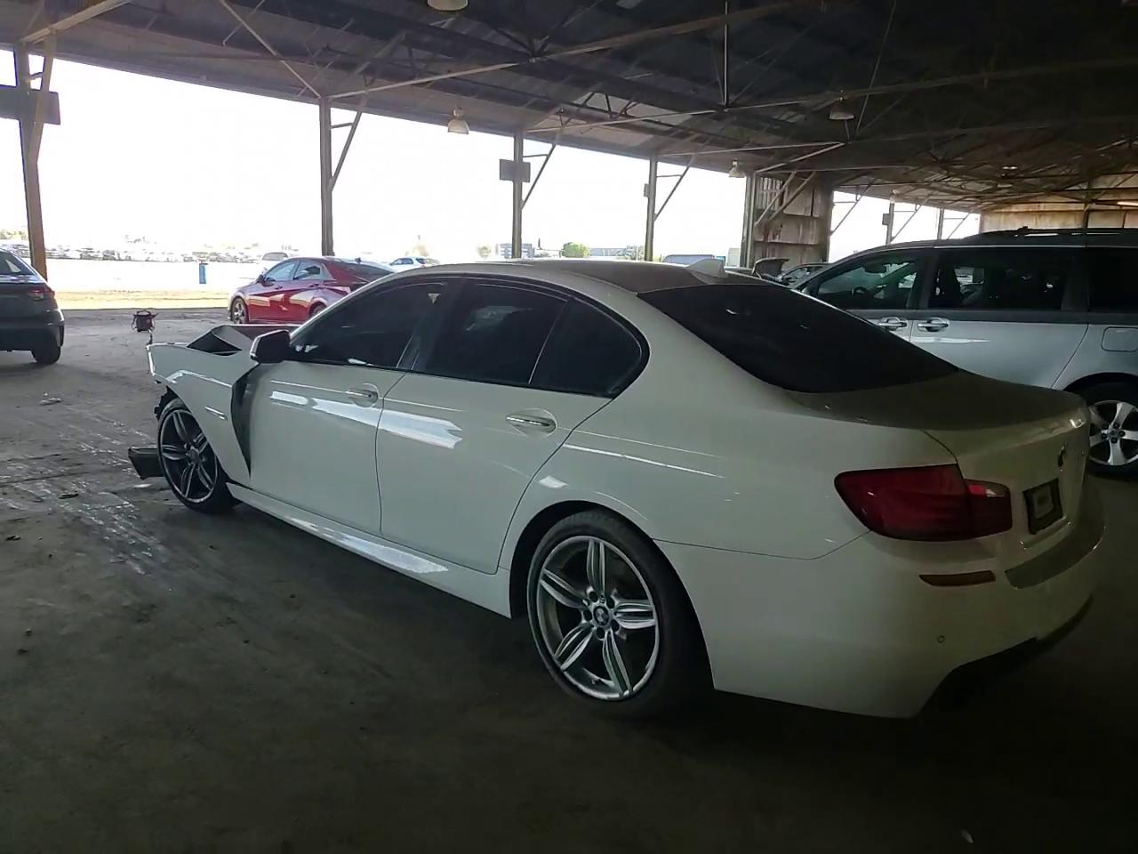 Фото: WBAFR7C57DC824966