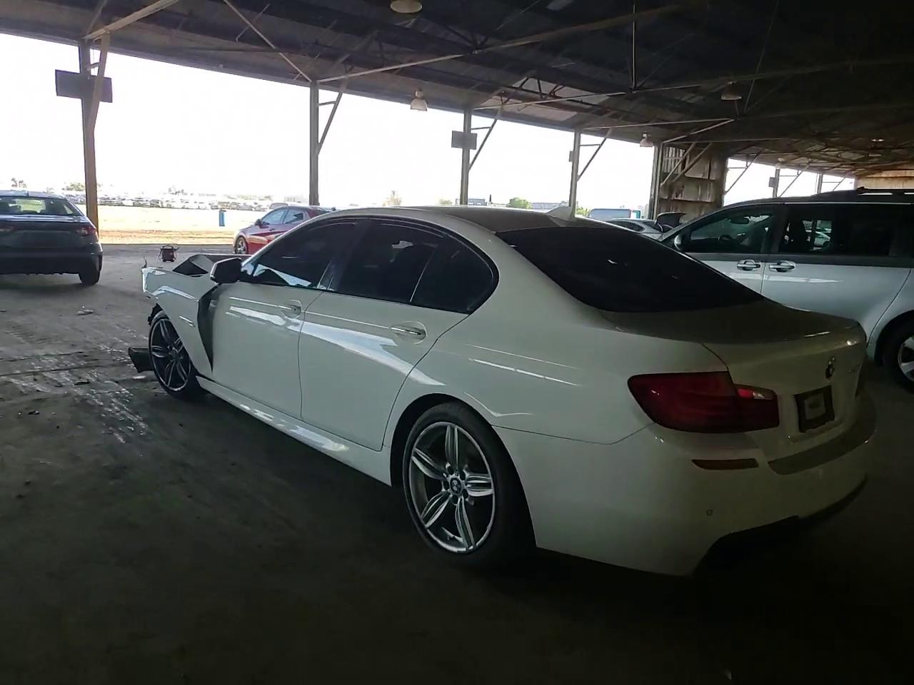 Фото: WBAFR7C57DC824966