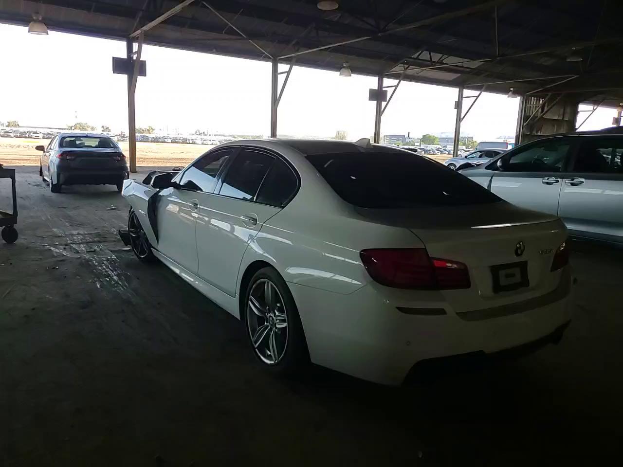 Фото: WBAFR7C57DC824966