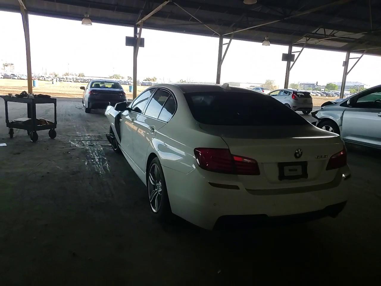 Фото: WBAFR7C57DC824966